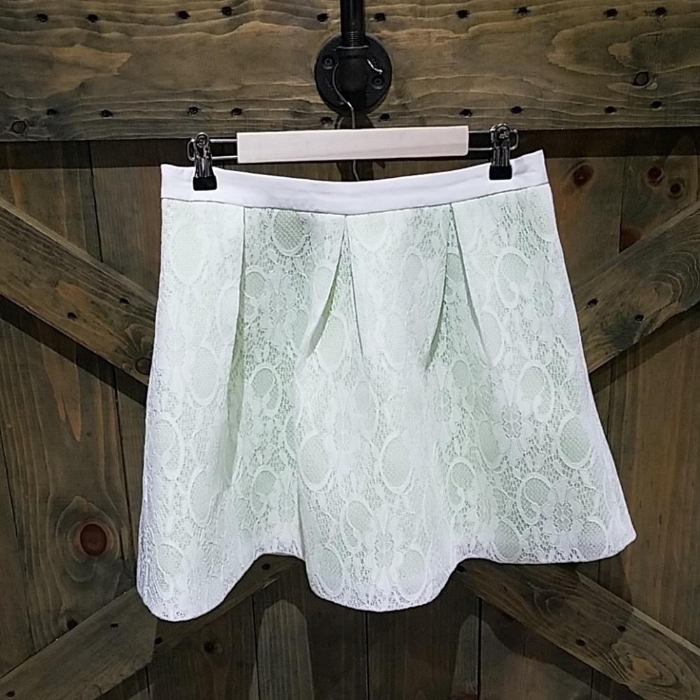 Y2K LIGHT GREEN SKIRT W WHITE LACE OVERLAY PLEATED MINI FAIRY WHIMSICAL FEMME